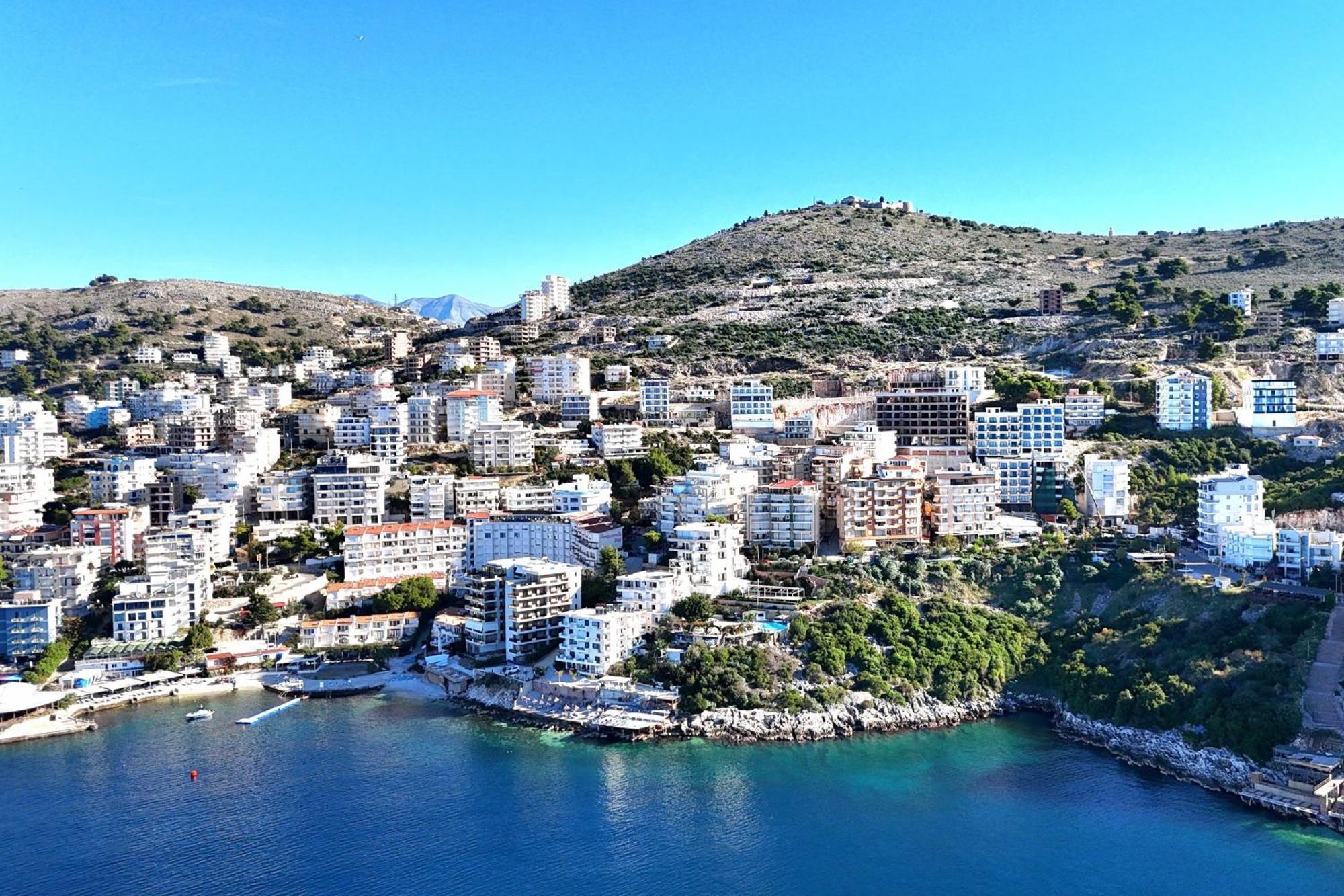 Sunset Penthouse Lägenhet Sarandë Exteriör bild