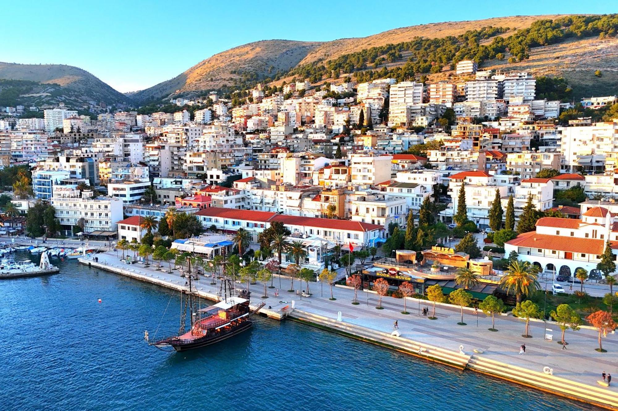 Sunset Penthouse Lägenhet Sarandë Exteriör bild